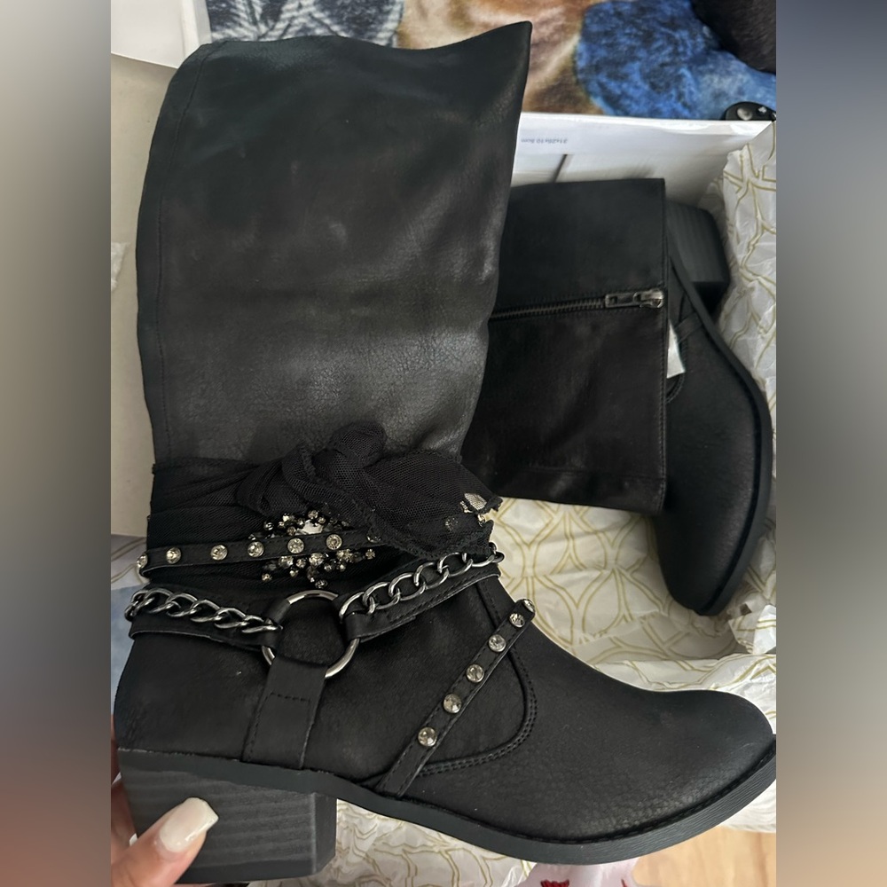 Black Women's Boots with Chain Detail